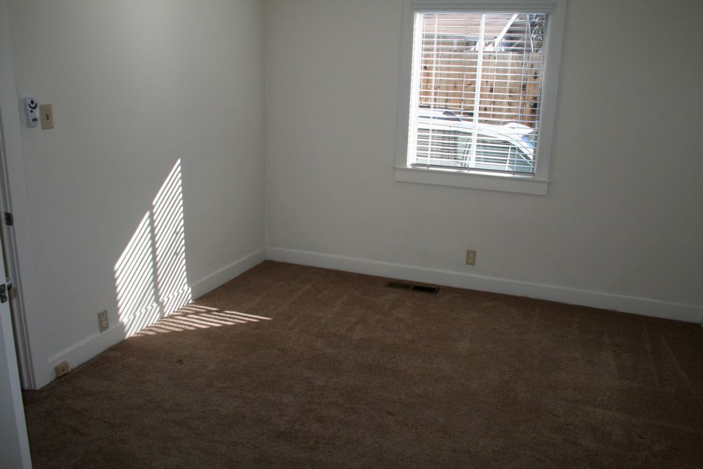 Large Guest Room - Looking towards Driveway