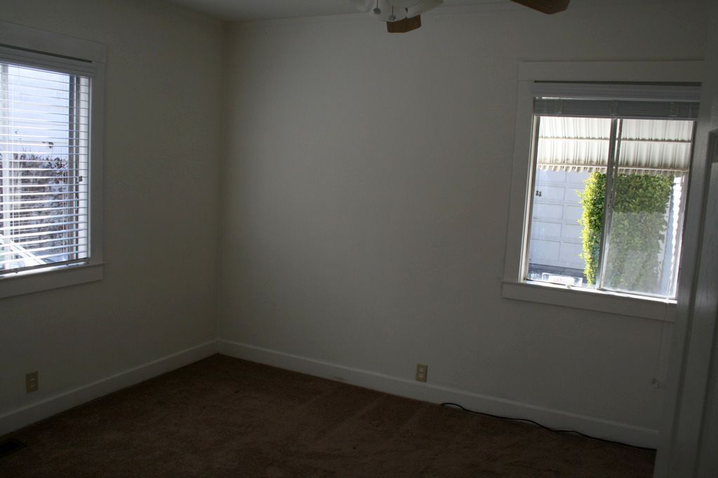 Large Guest Room - Looking towards Garage