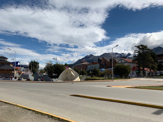 Center of Ushuaia, visitor information building on the left