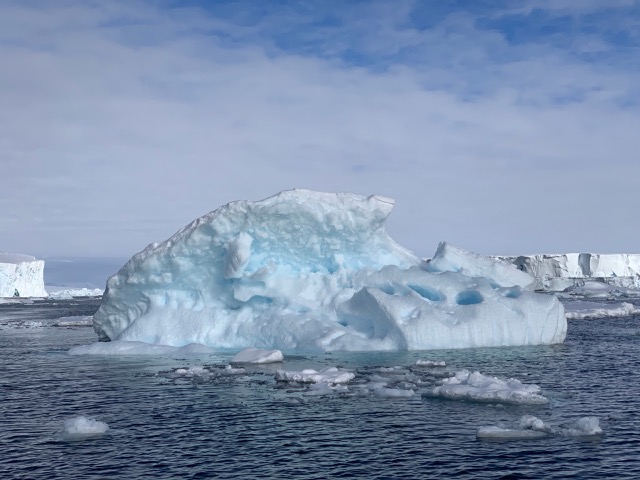 Clam-looking iceberg