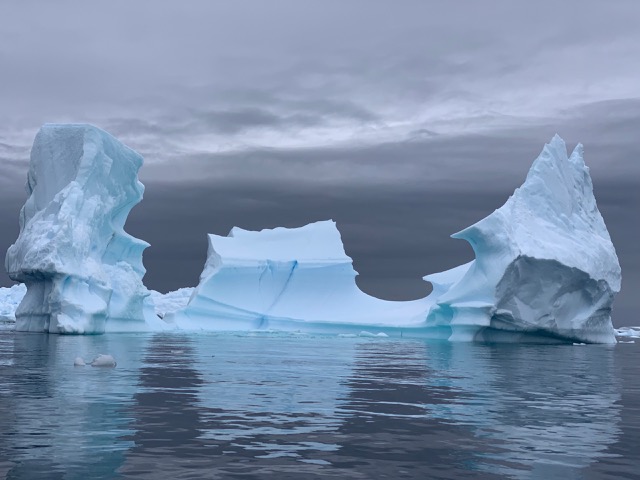 Ampitheatre iceberg