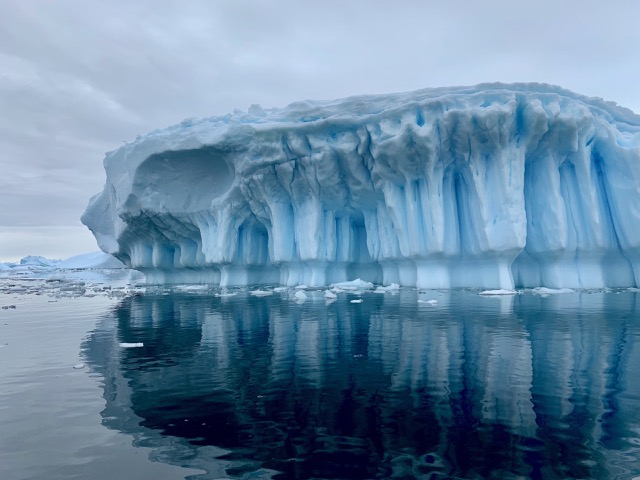 Anchored ice with awesome vertical columns