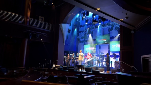 Jonathan singing Calling On Baton Rouge