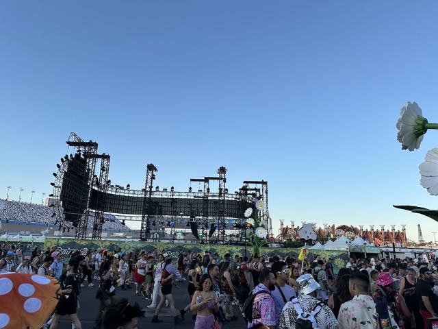 Stereo Bloom stage