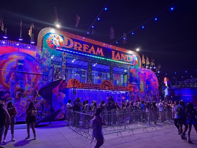 Dream Land fun house