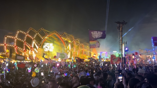 San Holo's lift me from the ground