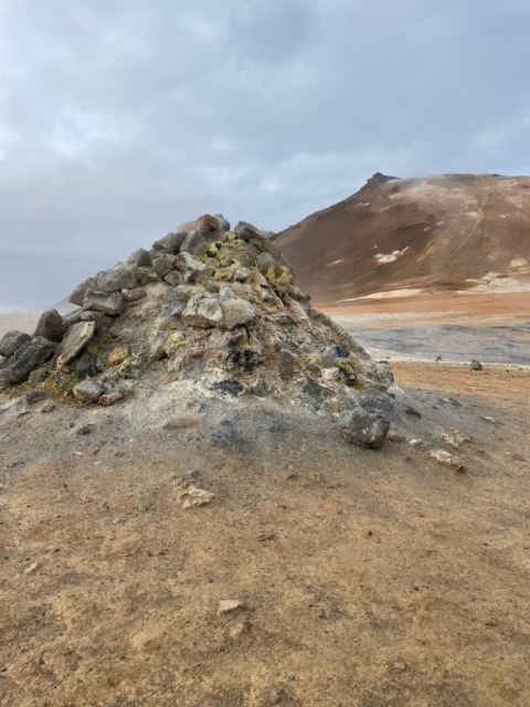 Sulfur deposits (this whole area spelled really bad)