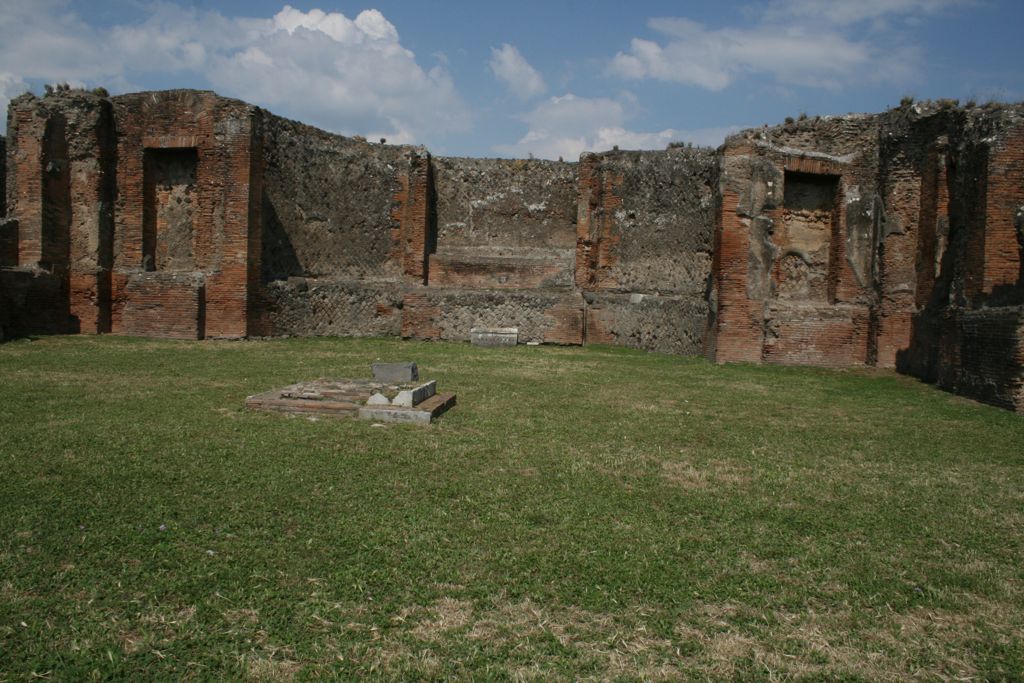 Santuario dei Lari Pubblici: Where the public could go and complain about how the gods caused the volcano