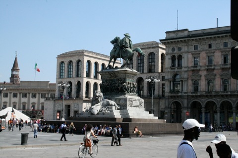 Statue outside of Duomo