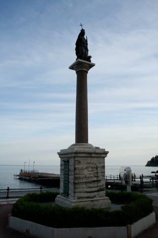 Statue on the beach in Minori