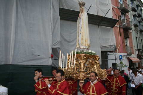 Parade to celebrate Mary in Minori
