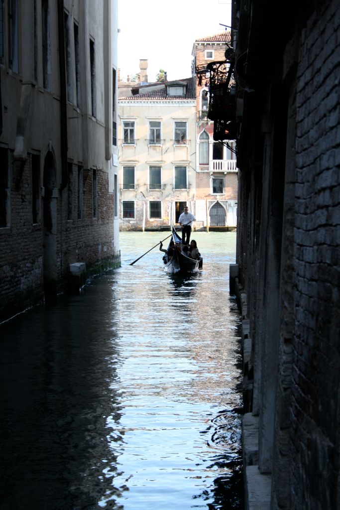 Gondola turning the corner