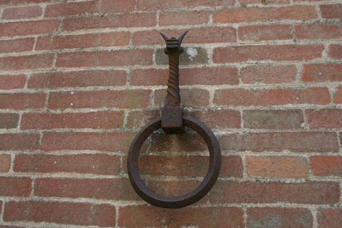 Metal ring attached to the inside wall, for tying up horses