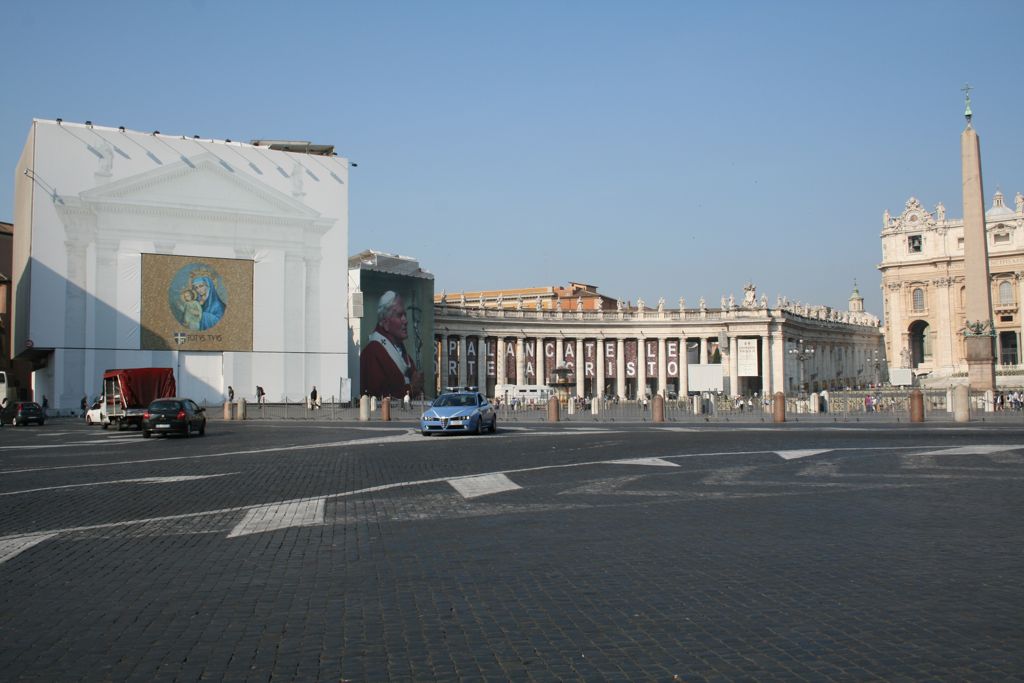 Piazza around the Basilique