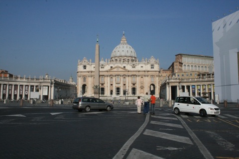 Vatican Basilique from afar