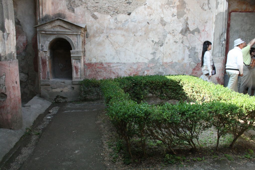 Casa del Poeta Tragico: Mini temple and garden in the middle of the house