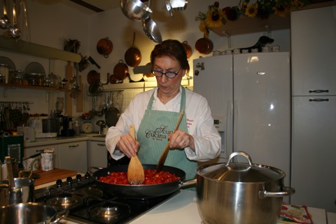 Making tomato sauce