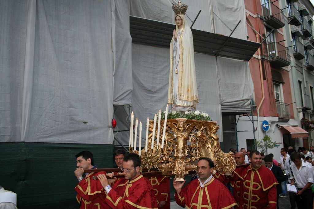 Parade to celebrate Mary in Minori