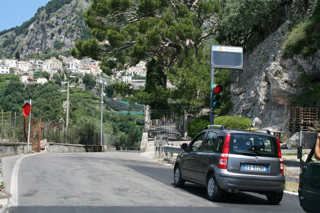 Traffic control device for one-way road into town