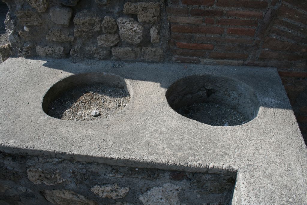 Casa di Pana: Water basins