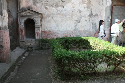 Casa del Poeta Tragico: Mini temple and garden in the middle of the house