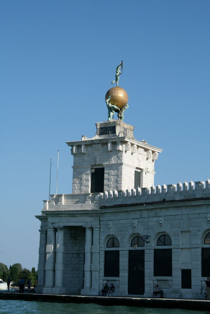 Herucles Statue