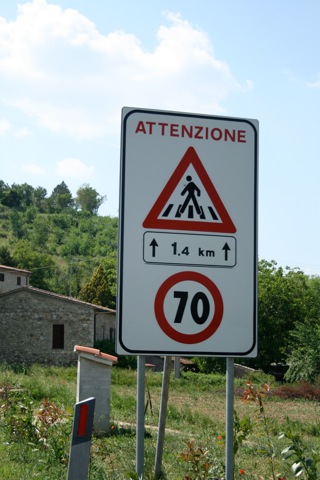 Attenzione, pedestrian crossing