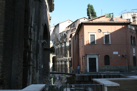 Largo 16 Ottobre 1943.  Note that there are houses built on top of the old Roman ruins