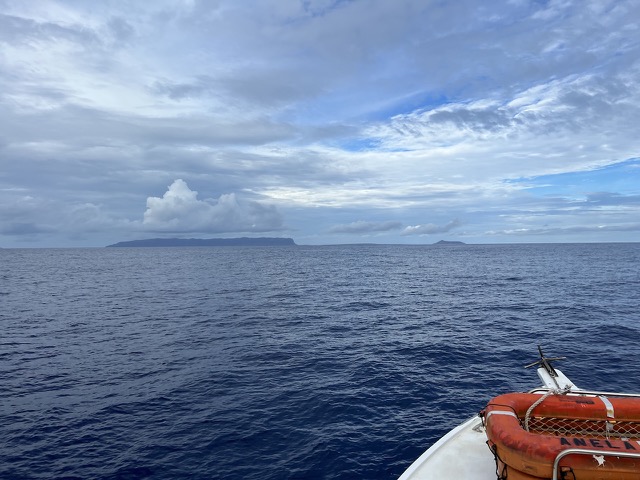 Approaching Niihau in the distance