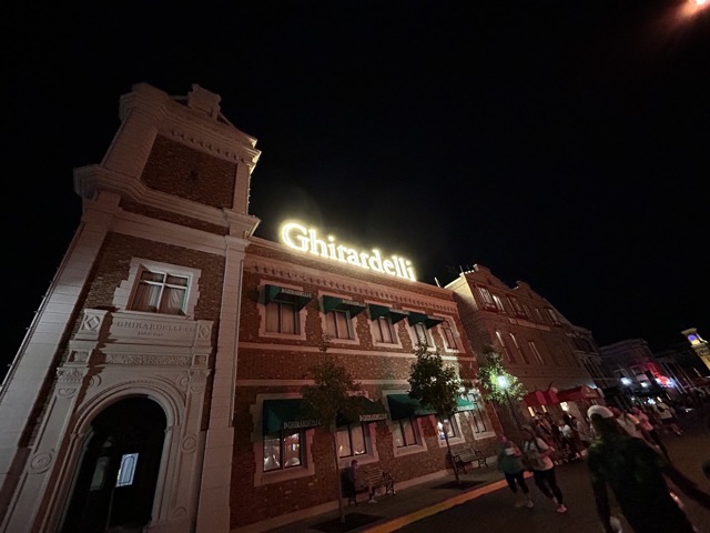 Ghirardelli Square (much cleaner than the real one)