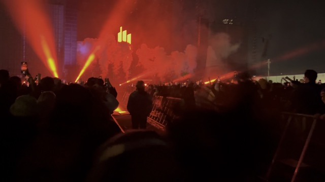 Fans headbanging to Skrillex