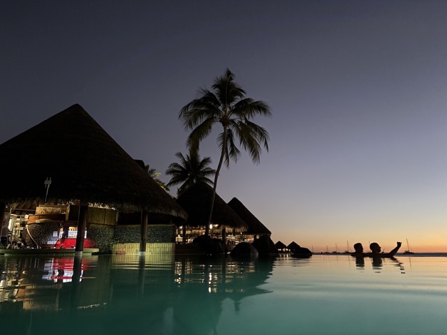Pool bar