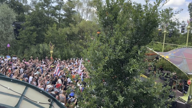 Crowd was a little packed so moved up to the bridge overlooking Rise for Giuseppe Ottaviani