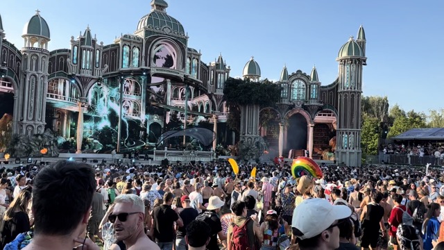 Dillon Francis b2b Marten Hørger performing Prodigy's Breathe