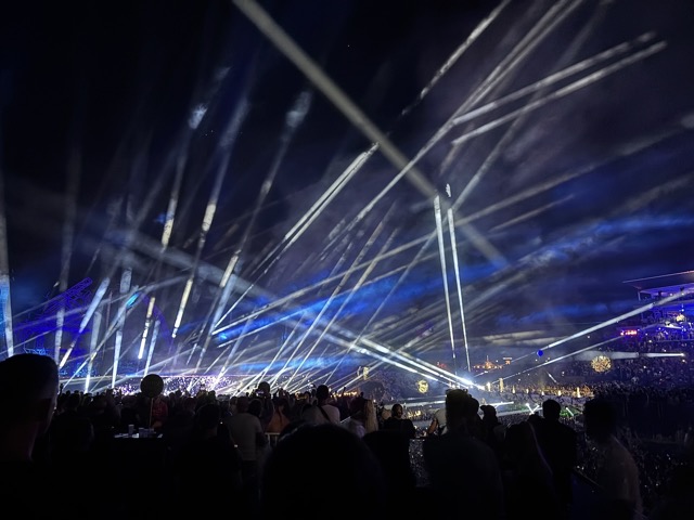 MainStage all aglow