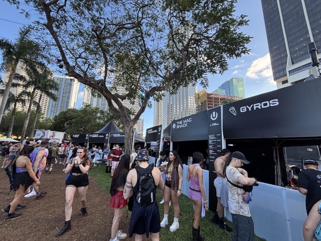 Food vendors vehind the Mainstage