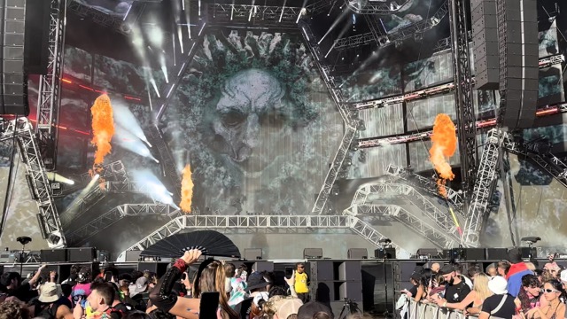 Voyd and the Mosh pit