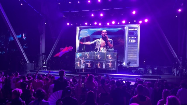 Mike Posner singing Lean On Me with Deorro and Morten (Timeless)
