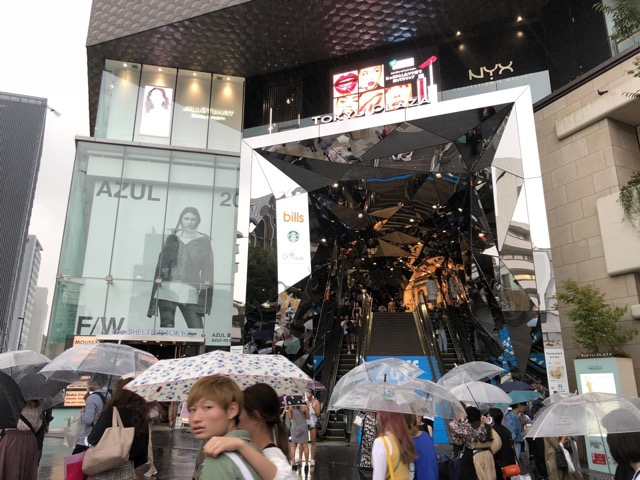 Mirrored escalator lobby